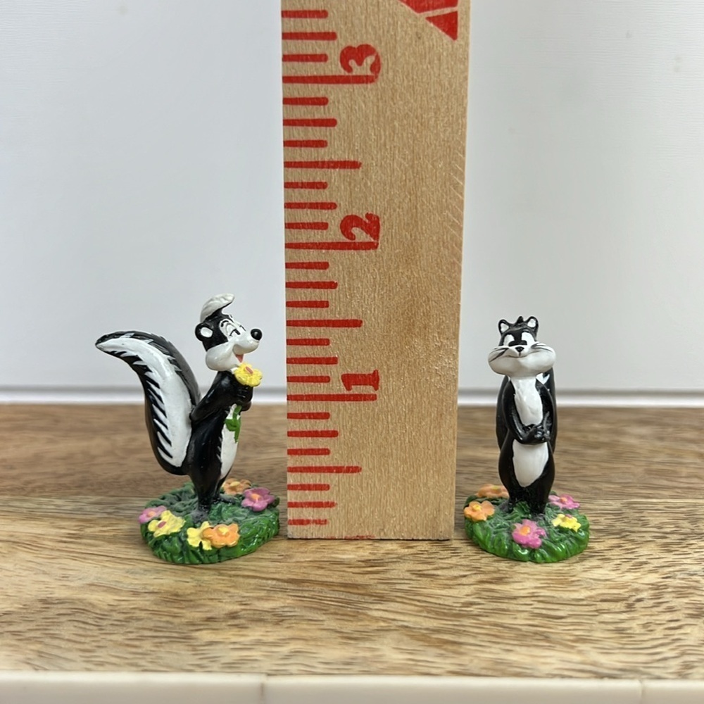 Pepe le pew and Penelope mini figurines 1999 WB - Picture 6 of 6